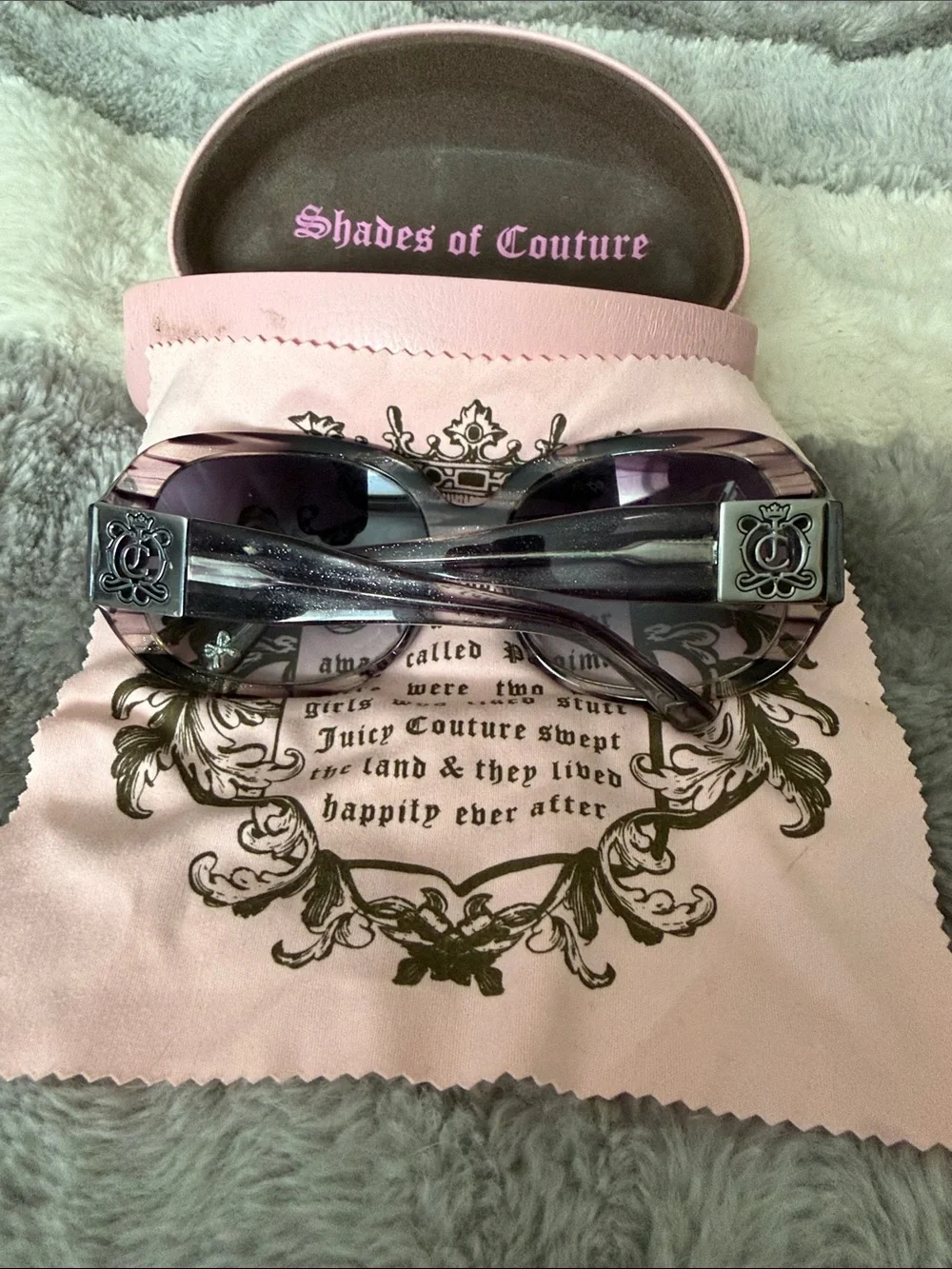Vintage Revolution Juicy Couture Gray Patterned Sunglasses with pink case/cloth